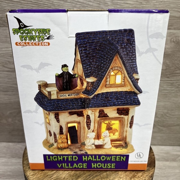 New Old Stock SPOOKYSIDE ESTATES LIGHTED HALLOWEEN VILLAGe House GHOUL Mortuary - Picture 9 of 14